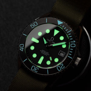 42mm Black Type B bezel dive watch kit  | D05 Maxi Superlume Dial with C3 lume - lume shot 