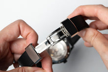 Load image into Gallery viewer, DIY Watch Club  CTS FKM Rubber Strap (Black) - With strap tool